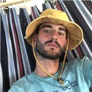 Docente di diritto che impartisce lezione di Diritto Amministrativo e Pubblico